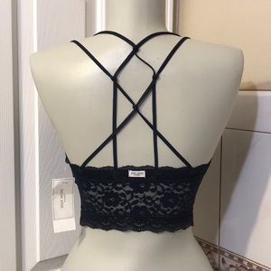GILLY HICKS Lace Crisscrossed Back Bralette